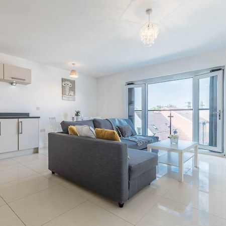 The Penthouse @ Waterside Grange Appartement Slough Buitenkant foto