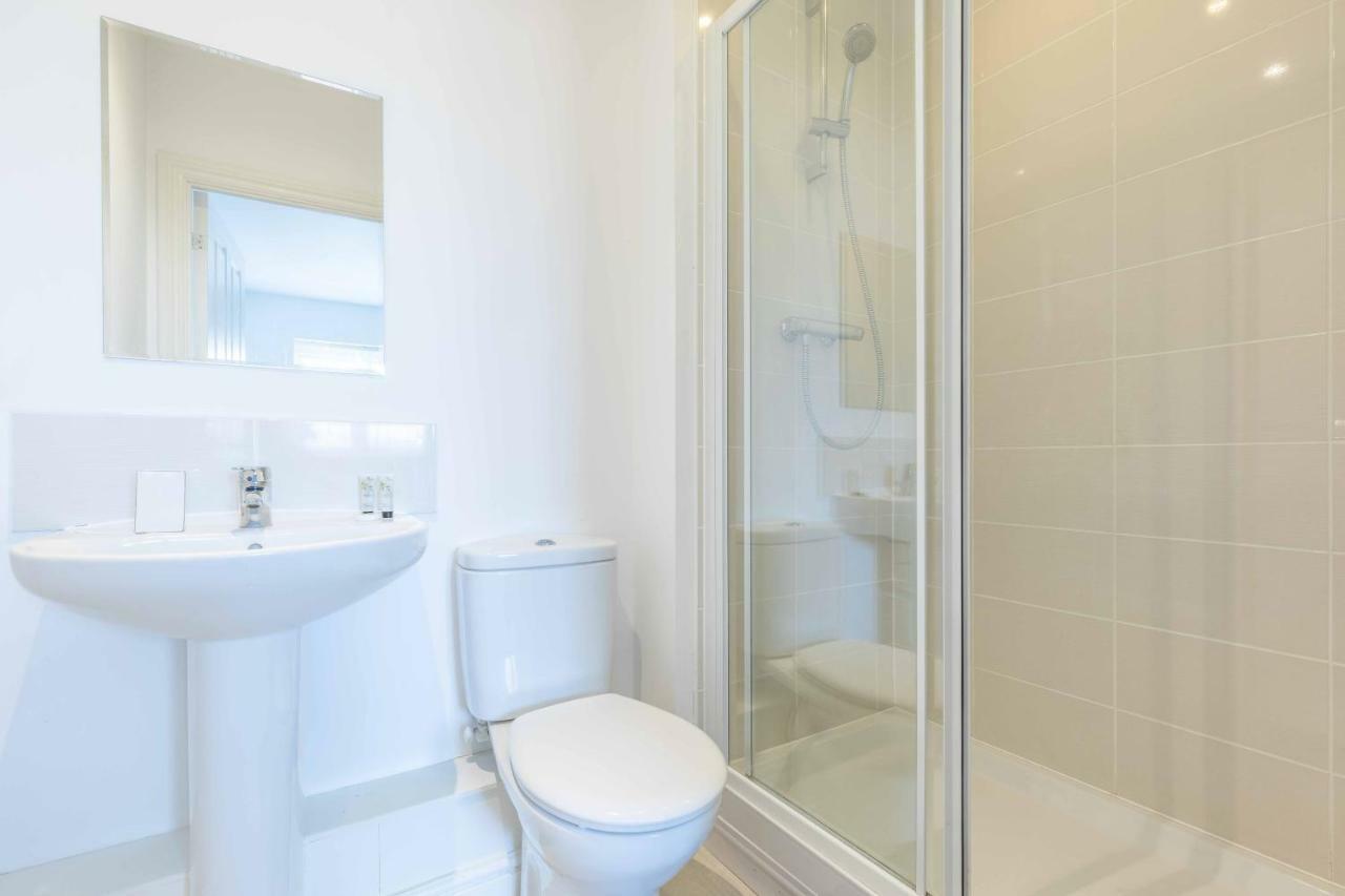 The Penthouse @ Waterside Grange Appartement Slough Buitenkant foto