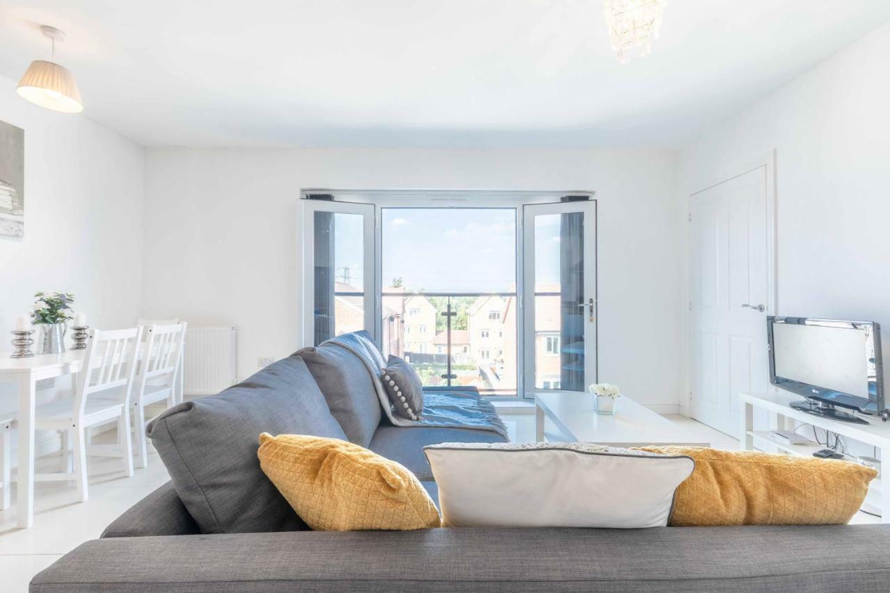 The Penthouse @ Waterside Grange Appartement Slough Buitenkant foto