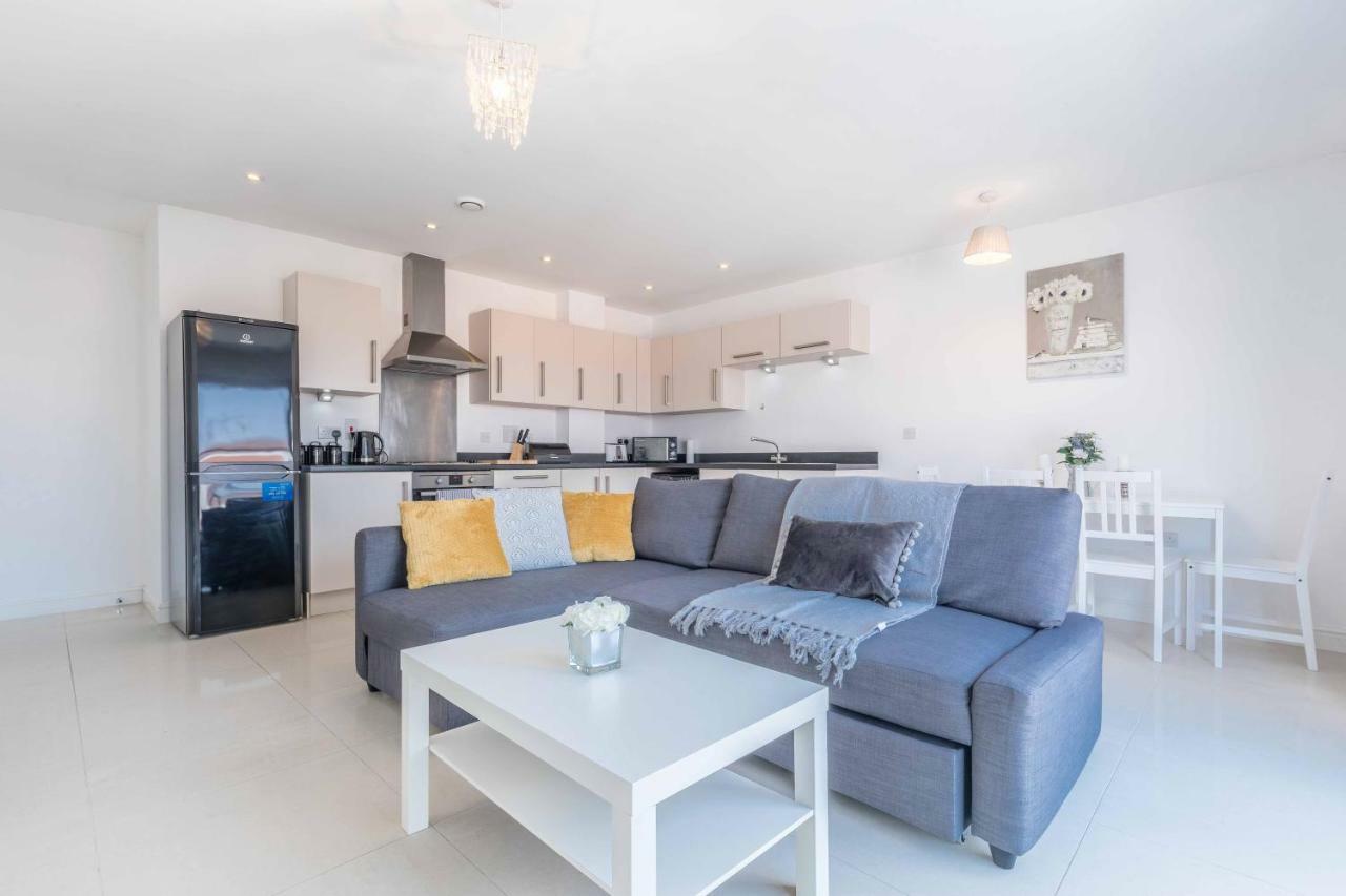 The Penthouse @ Waterside Grange Appartement Slough Buitenkant foto